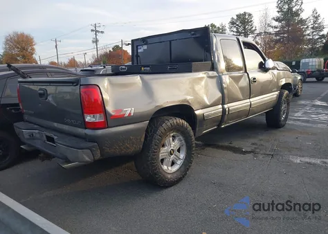 2000 Chevrolet Silverado 1500 Ls z USA, uszkodzony, nr VIN 1GCEK19T1YE130841